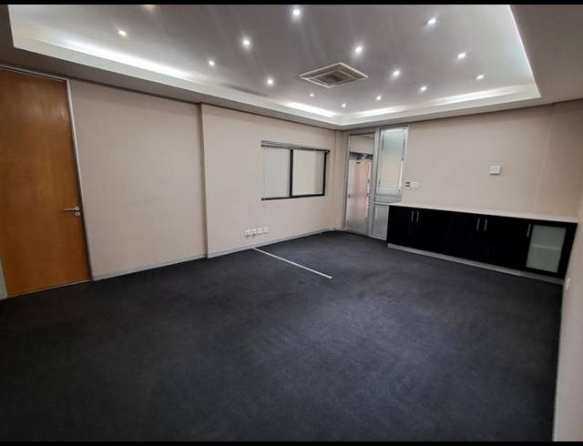 BUSINESS PROPERTY TO RENT IN WOODMEAD